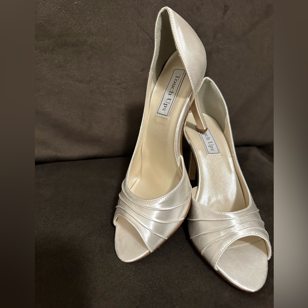 Nadia Dyeable Pump by Touch Ups size 8.5. Brand new